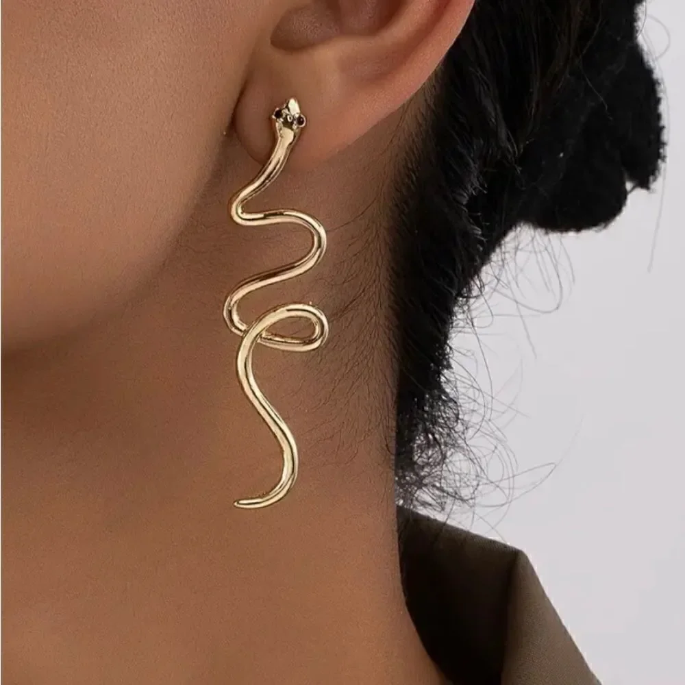 🐍 Stunning shiny gold slithery snake earrings 🐍